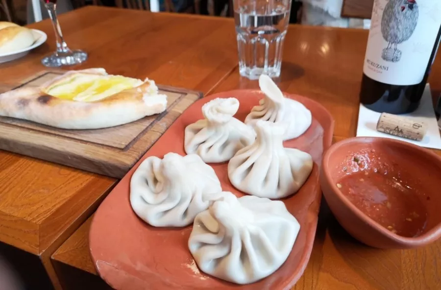 Ресторан грузинской кухни Хачапури&вино в Москве: Заказ навынос, Винная карта, Грузинская кухня, Европейская кухня, Завтрак,
