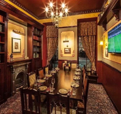 Английский паб The white hart pub  в  Москве