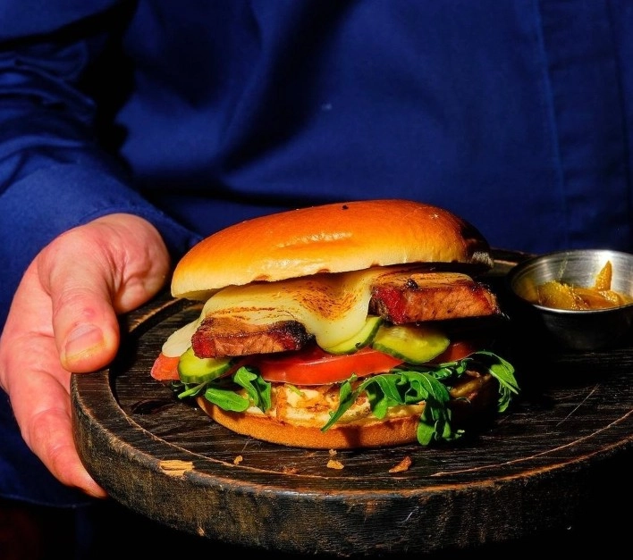 Английский паб The white hart pub в Москве: Европейская кухня, Летняя терраса, Заказ столиков, Еда,