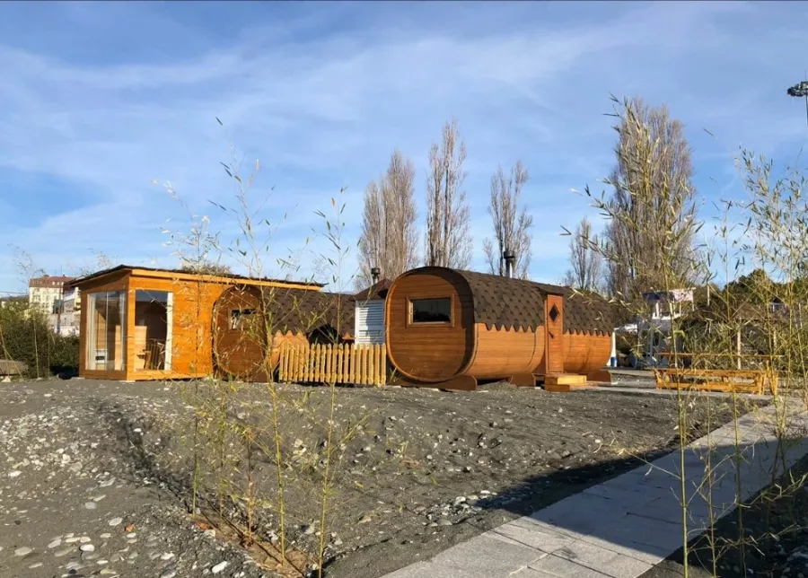 Комплекс отдыха Sochifornia beach в Адлере: Легкий пар, Бассейн, Беседка, Мангал, Пляж, Сапсерфинг, Качели, Лежаки, Детская площадка,