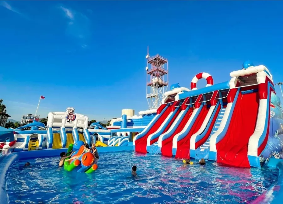 Комплекс отдыха Sochifornia beach в Адлере: Легкий пар, Бассейн, Беседка, Мангал, Пляж, Сапсерфинг, Качели, Лежаки, Детская площадка,