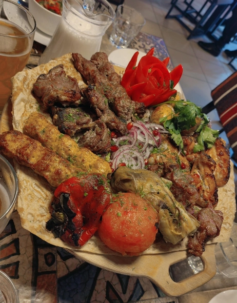 Кафе Любим печь в Краснодаре: Заказ столиков, Летняя терраса, Стейки, Доставка, Армянская кухня, Пицца, Шашлык, Еда,