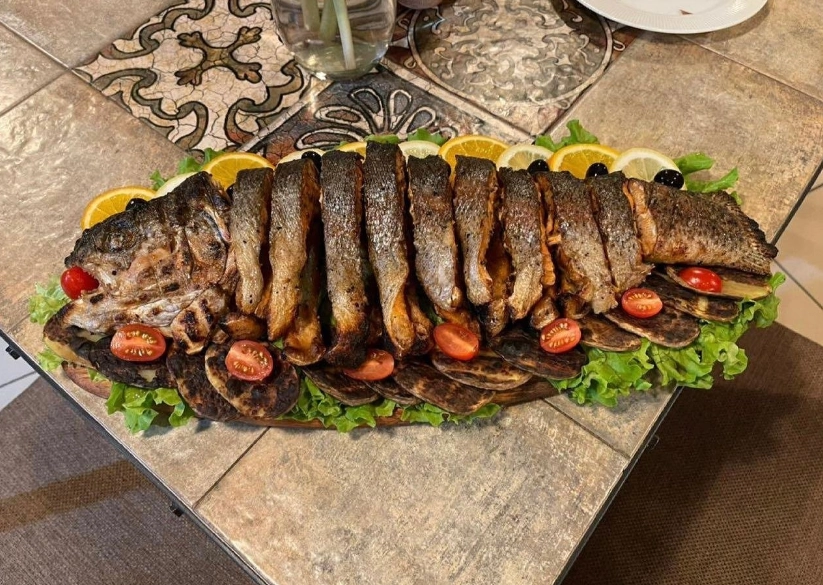 Кафе Любим печь в Краснодаре: Заказ столиков, Летняя терраса, Стейки, Доставка, Армянская кухня, Пицца, Шашлык, Еда,