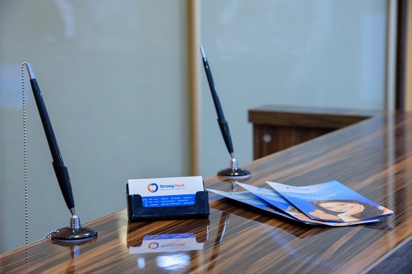 Центр профессиональной стоматологии и имплантации Strong-dent в Нижнем Новгороде: Протезирование, Стоматолог, Коронки, Виниры, Лечение кариеса, Чистка зубов,