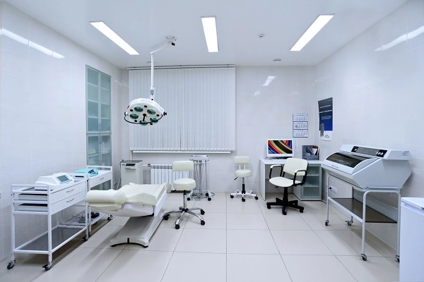 Центр профессиональной стоматологии и имплантации Strong-dent в Нижнем Новгороде: Протезирование, Стоматолог, Коронки, Виниры, Лечение кариеса, Чистка зубов,