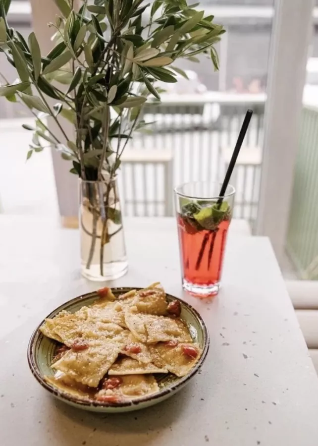 Кафе Ru_testo в Сочи: Паназиатская кухня , Русская кухня, Итальянская кухня , Wok, Пельмени, Вареники , Паста,