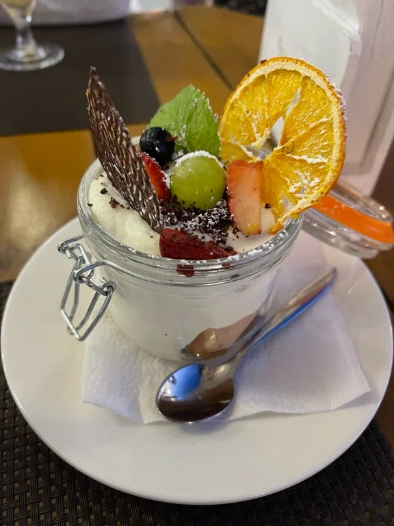 Кафе Парк Джузеппе в Анапе: Еда, Живая музыка, Детское меню, Проведение банкетов, Летняя терраса,