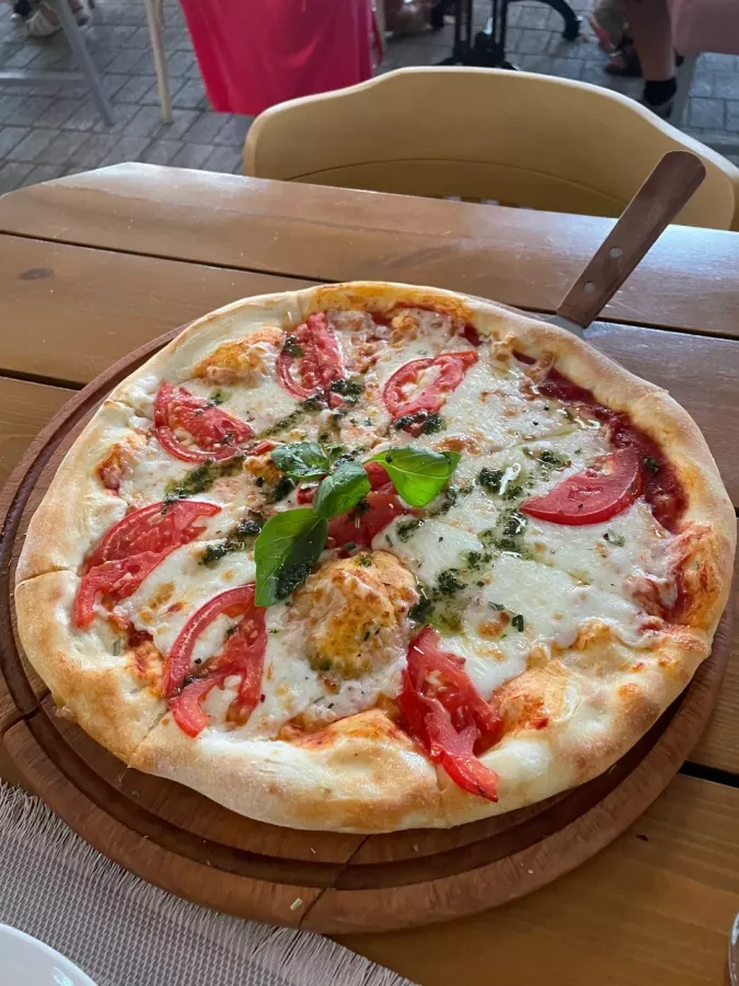 Кафе Парк Джузеппе в Анапе: Еда, Живая музыка, Детское меню, Проведение банкетов, Летняя терраса,