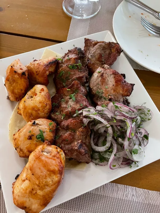 Кафе Парк Джузеппе в Анапе: Еда, Живая музыка, Детское меню, Проведение банкетов, Летняя терраса,