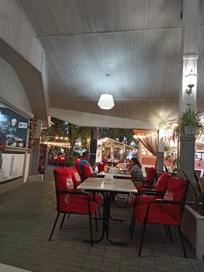 Кафе Парк Джузеппе в Анапе: Еда, Живая музыка, Детское меню, Проведение банкетов, Летняя терраса,