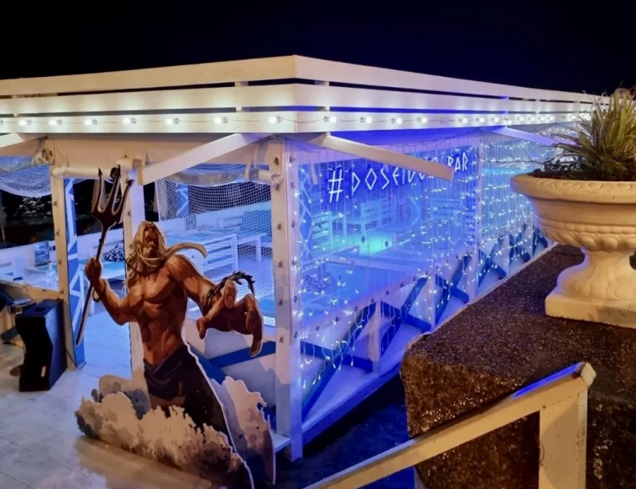 Бар Poseidon в Сочи: Караоке, У моря, Морепродукты , Живая музыка , Европейская кухня, Кавказские блюда,