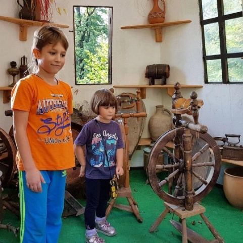 Этнографический комплекс Вольница в Адлере: Турбаза, Рыбалка, Банный Комплекс, Зооферма, Музей Утвари, Аренда Беседок, Веревочный Парк, Купание в Водопаде, Мастер-Классы, Блюда на Костре, Детская площадка,