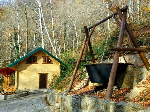Этнографический комплекс Вольница в Адлере: Турбаза, Рыбалка, Банный Комплекс, Зооферма, Музей Утвари, Аренда Беседок, Веревочный Парк, Купание в Водопаде, Мастер-Классы, Блюда на Костре, Детская площадка,