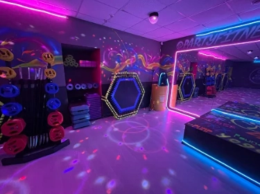 Фитнес-студия Party fitness в Москве: Разовые посещения, Аэробика, Бодифлекс, Джампинг, Йога, Калланетика, Кроссфит,