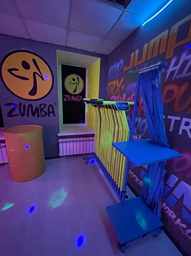 Фитнес-студия Party fitness в Москве: Разовые посещения, Аэробика, Бодифлекс, Джампинг, Йога, Калланетика, Кроссфит,