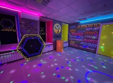 Фитнес-студия Party fitness в Москве: Разовые посещения, Аэробика, Бодифлекс, Джампинг, Йога, Калланетика, Кроссфит,