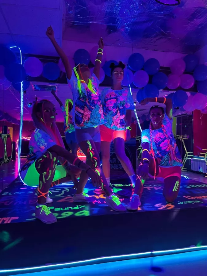Фитнес-студия Party fitness в Москве: Разовые посещения, Аэробика, Бодифлекс, Джампинг, Йога, Калланетика, Кроссфит,