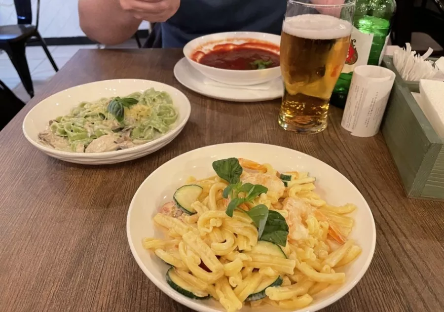 Кафе Pastoria cafe в Москве: Заказ навынос, Проведение банкетов, Итальянская кухня, Можно с ноутбуком, Заказ столиков,