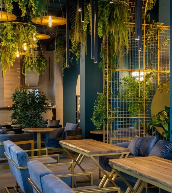 Кафе Veches lounge bar and kitchen в Москве: Винная карта, Летняя терраса, Европейская кухня, Заказ столиков, Завтрак,