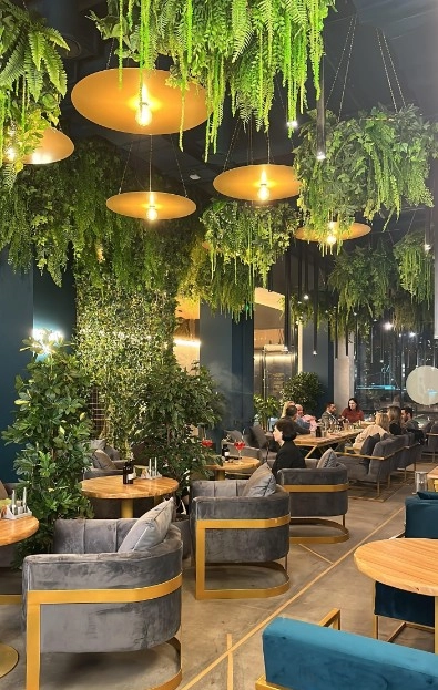 Кафе Veches lounge bar and kitchen в Москве: Винная карта, Летняя терраса, Европейская кухня, Заказ столиков, Завтрак,