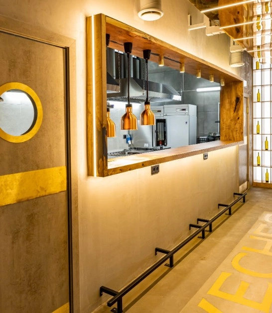 Кафе Veches lounge bar and kitchen в Москве: Винная карта, Летняя терраса, Европейская кухня, Заказ столиков, Завтрак,