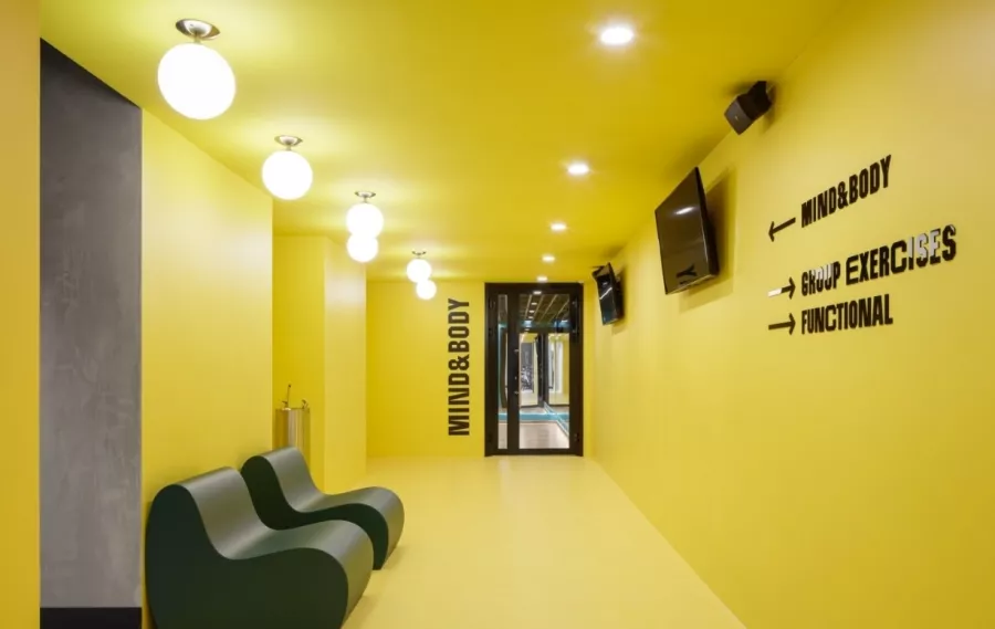 Фитнес-клуб ROCKOUT Gym в Москве: Разовые посещения, Боевые искусства, Йога, Кроссфит, Пилатес, Стретчинг, Танцы, Фитнес для беременных, Персональный тренер, TRX тренировки, Сауна,