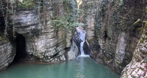 Нижний Агурский водопад Чёртова купель  в  Сочи