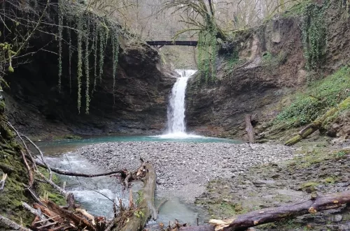 Водопад Ажек  в  Сочи