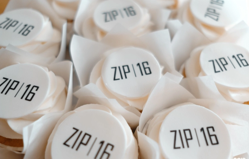 Ресторан Zip 16 в Краснодаре: Европейская кухня, Английский завтрак, Лимонад, Заказ столиков, Паназиатская кухня, Доставка, Мидии,