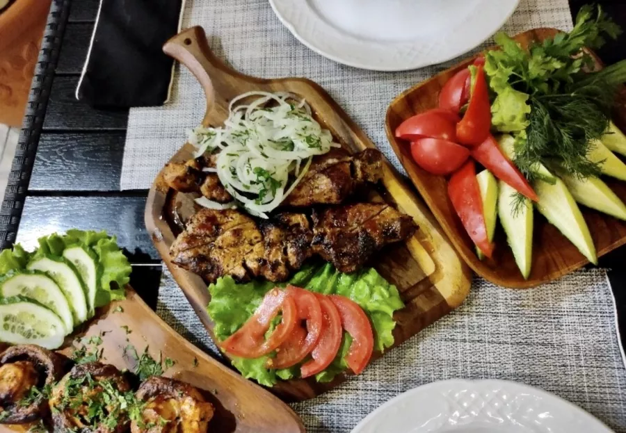 Кафе – столовая Гранат в Сочи: Домашняя кухня, Комплексный обед, Пицца на травах, Детский уголок, Европейская кухня, Азиатская кухня,