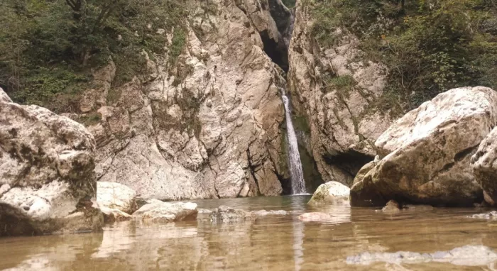 Средний Агурский водопад