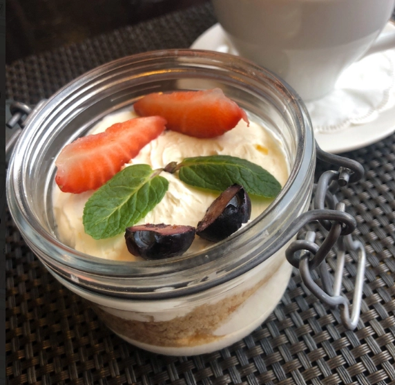 Ресторан японской кухни Якитория в Краснодаре: Роллы, Суши, Японская кухня, Доставка, Бизнес-ланч, Заказ столиков,
