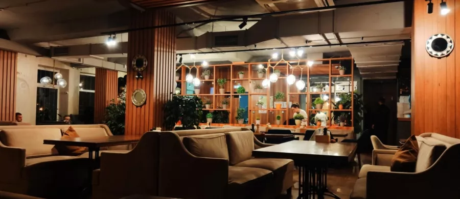 Рестоклуб Lafa Lounge в Казани: Заказ столиков, Винная карта, Восточная кухня, Заказ навынос, Бизнес-ланч, Постное меню, Танцпол,