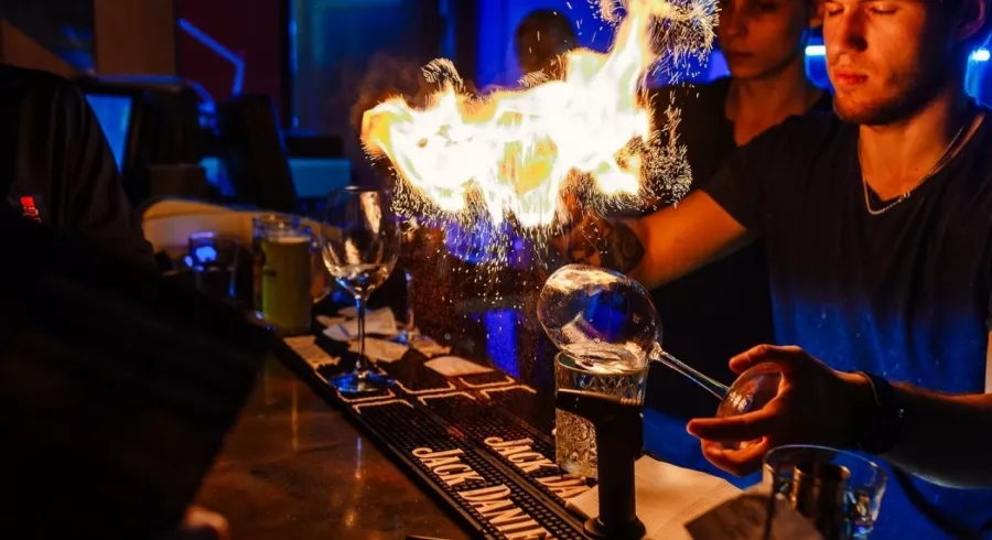 Рестоклуб Lafa Lounge в Казани: Заказ столиков, Винная карта, Восточная кухня, Заказ навынос, Бизнес-ланч, Постное меню, Танцпол,
