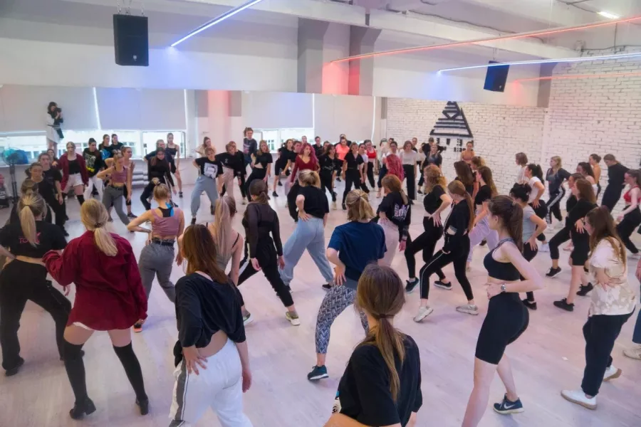 Школа танцев Level Dance School в Санкт-Петербурге: Хип-хоп, Джаз Фанк, Фристайл, Дэнсхолл, Стретчинг,