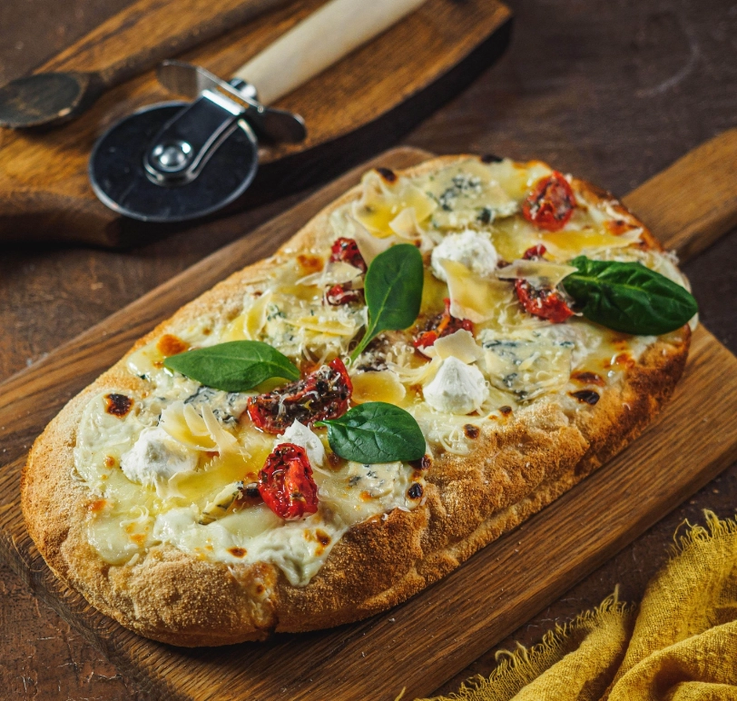 Комьюнити-бар Соседи в Казани: Винный ресторан, Итальянская кухня, Паназиатская кухня, Американская кухня, Рыбная кухня, Бизнес-ланч, Европейская кухня, Японская кухня, Русская кухня,