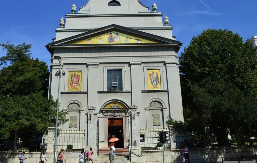 St. Michael's Cathedral в Белграде: Церковь, Путешествие, Спокойствие, Духовность,