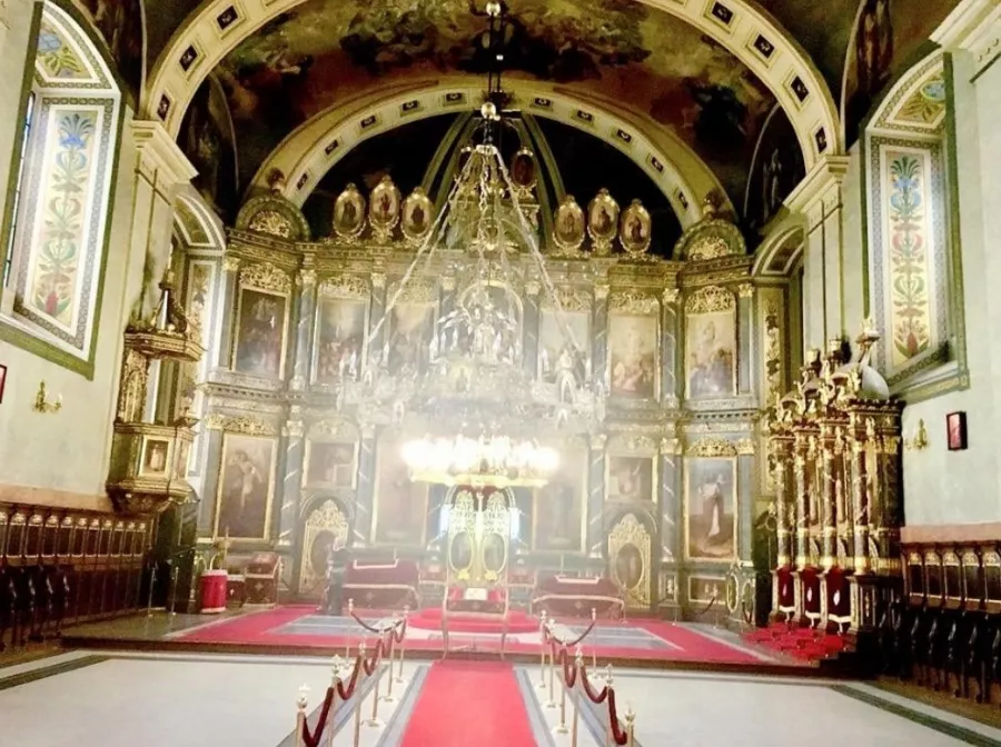 St. Michael's Cathedral в Белграде: Церковь, Путешествие, Спокойствие, Духовность,