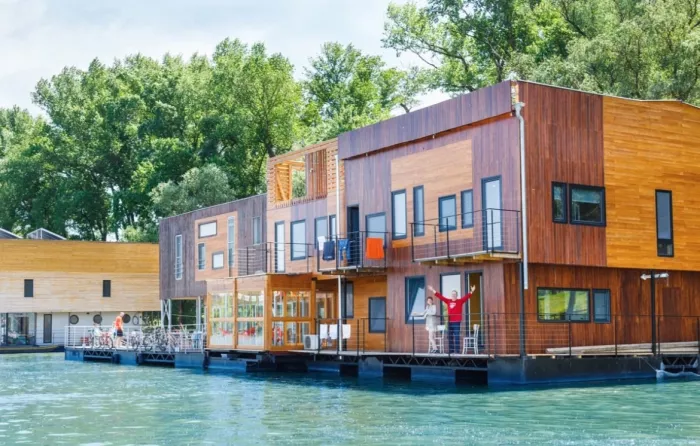 Аркабарка Флоатинг Хостел  в  Белграде