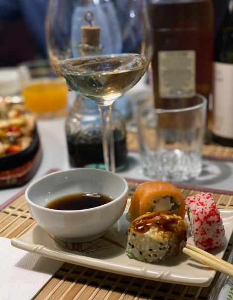 Кафе Sushi 100 в Краснодаре: Японская кухня, Индийская кухня, Кофе с собой, Доставка, Заказ столиков, Итальянская кухня, Паназиатская кухня, Европейская кухня,