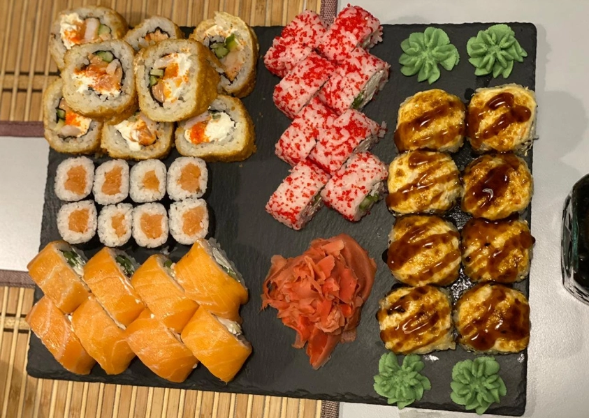 Кафе Sushi 100 в Краснодаре: Японская кухня, Индийская кухня, Кофе с собой, Доставка, Заказ столиков, Итальянская кухня, Паназиатская кухня, Европейская кухня,