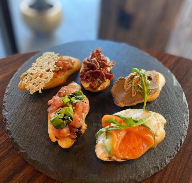 Кафе Sushi 100 в Краснодаре: Японская кухня, Индийская кухня, Кофе с собой, Доставка, Заказ столиков, Итальянская кухня, Паназиатская кухня, Европейская кухня,