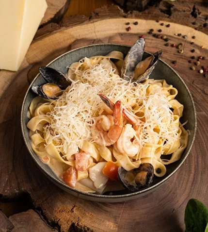 Семейное кафе Сарафан в Краснодаре: Русская кухня, Итальянская кухня, Заказ столиков, Европейская кухня, Пицца, Паста, Блины, Кофе с собой, Доставка, Детская комната,