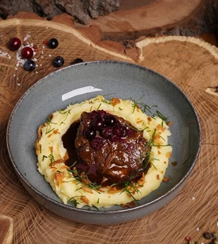 Семейное кафе Сарафан в Краснодаре: Русская кухня, Итальянская кухня, Заказ столиков, Европейская кухня, Пицца, Паста, Блины, Кофе с собой, Доставка, Детская комната,
