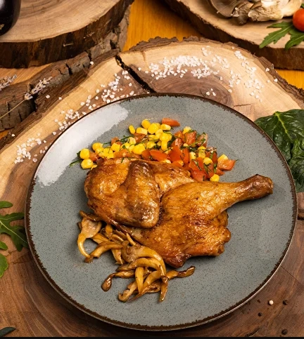 Семейное кафе Сарафан в Краснодаре: Русская кухня, Итальянская кухня, Заказ столиков, Европейская кухня, Пицца, Паста, Блины, Кофе с собой, Доставка, Детская комната,