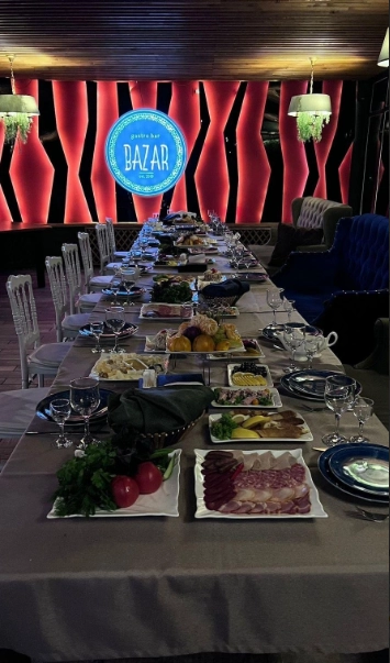 Ресторан Bazar в Краснодаре: Итальянская кухня, Винный ресторан, Детское меню, Кофе с собой, Доставка, Европейская кухня, Живая музыка, Кавказская кухня, Летняя терраса,