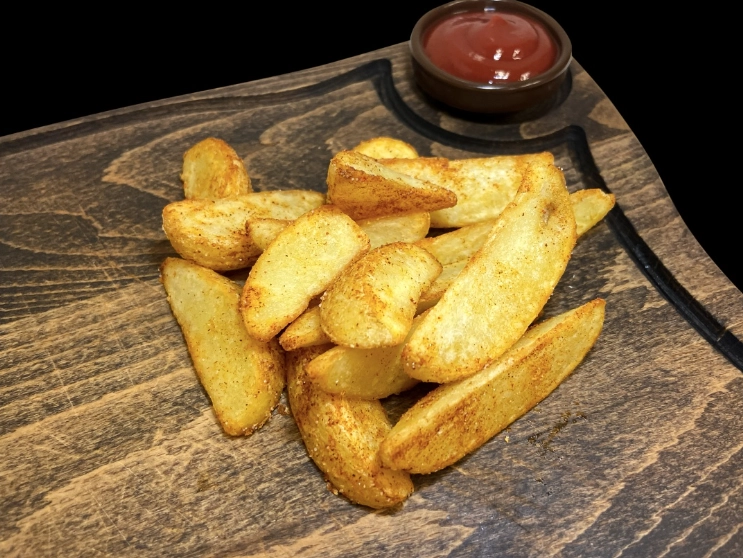 Бар Blinders Bar в Краснодаре: Немецкая кухня, Винная карта, Летняя терраса, Доставка, Спортивные трансляции, Стейки, Проведение банкетов, Европейская кухня, Бургеры,