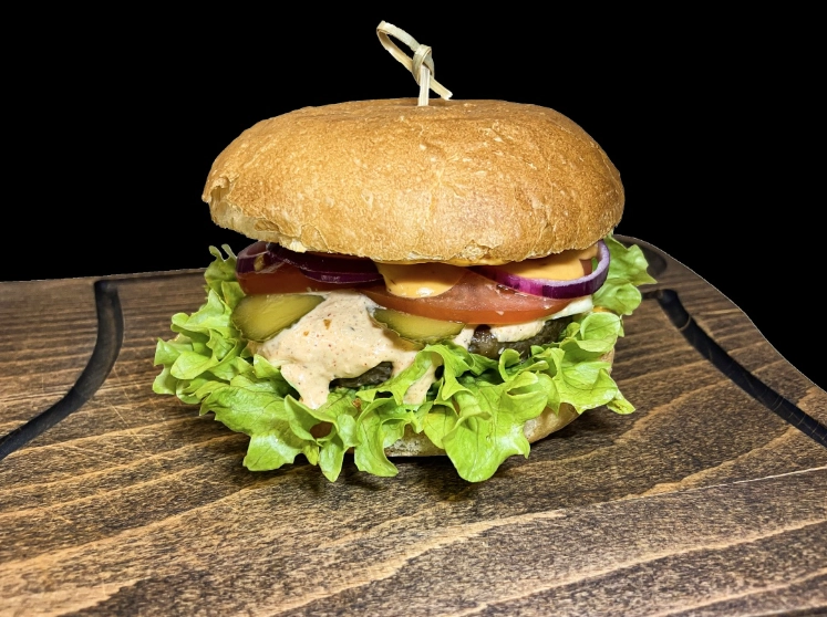 Бар Blinders Bar в Краснодаре: Немецкая кухня, Винная карта, Летняя терраса, Доставка, Спортивные трансляции, Стейки, Проведение банкетов, Европейская кухня, Бургеры,