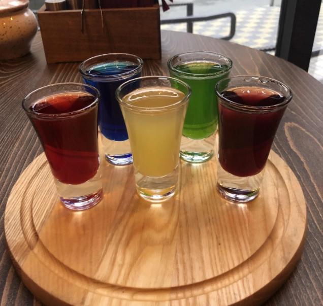 Бар Blinders Bar в Краснодаре: Немецкая кухня, Винная карта, Летняя терраса, Доставка, Спортивные трансляции, Стейки, Проведение банкетов, Европейская кухня, Бургеры,