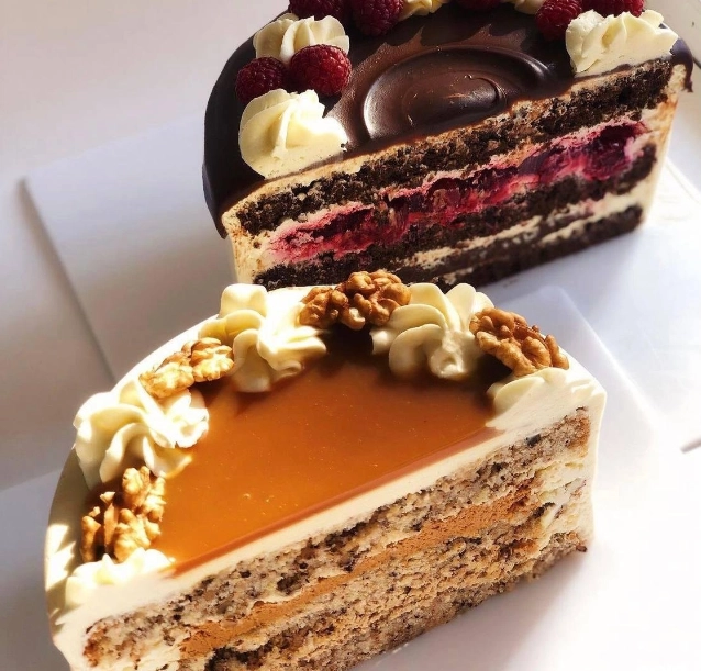 Кафе-кондитерская Caramel desserts в Краснодаре: Гонконгские вафли, Заказ навынос, Завтрак, Можно с собакой, Кофе с собой, Доставка, Сэндвичи, Кондитерские изделия,